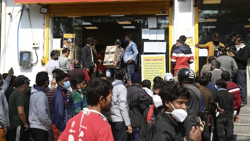 दिल्ली में अब होली पर खुली रहेंगी शराब की दुकानें, ड्राई डे की लिस्ट से बाहर