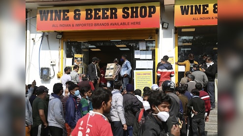 यूपी-दिल्ली में शराब-बियर से बंपर कमाई, कैसे लाइसेंस लेकर खोल सकते हैं अपनी दुकान?