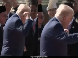 Trump dances With Malaysian Performers, Internet Praises His Energetic Moves