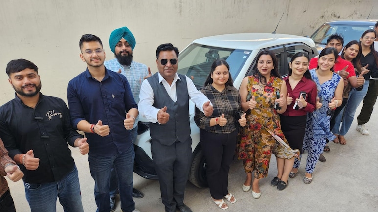 दिवाली पर इस उद्योगपति ने अपने 51 कर्मचारियों को गिफ्ट की लग्ज़री कारें, जानें- कैन हैं ये 'बड़ा दिल वाला' दिवाली पर इस उद्योगपति ने अपने 51 कर्मचारियों को गिफ्ट की लग्ज़री कारें, जानें- कैन हैं ये 'बड़ा दिल वाला'
