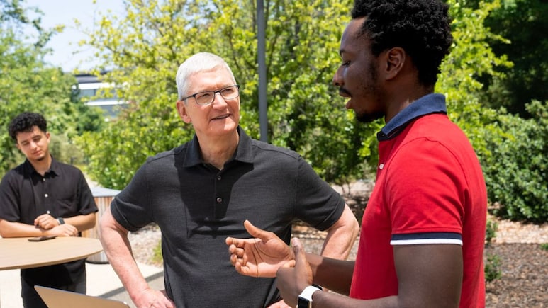 एक दिन में कितना कमा लेते हैं Apple के CEO टिम कुक? जानकर माथा पकड़ लेंगे आप