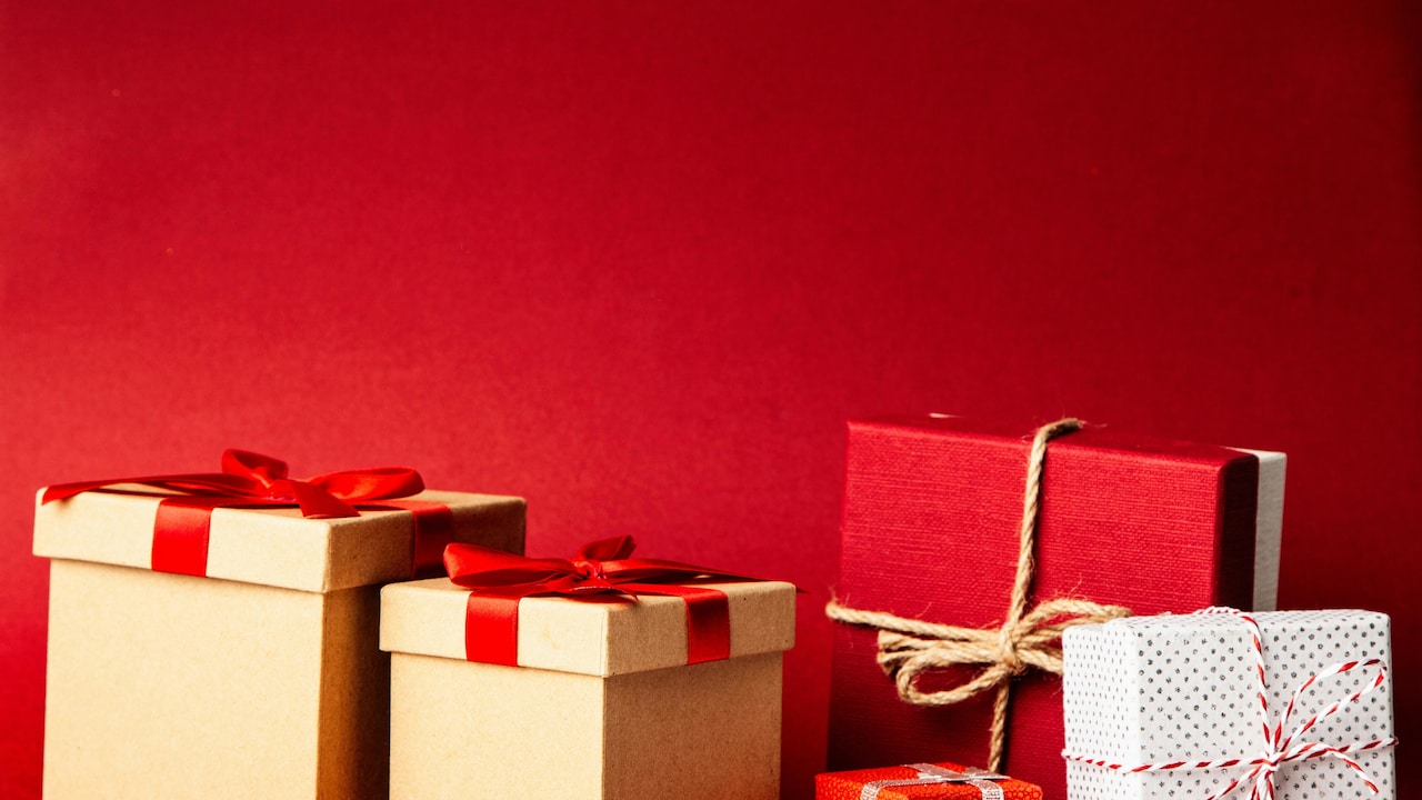 Which gifts can you choose to surprise loved ones this Diwali?