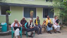 Diwali 2025: दीवाली पर दिखा भावुक करने वाला मंजर, आशा निकेतन में रह रहे बुजुर्गों की सामने आई दर्दनाक कहानी