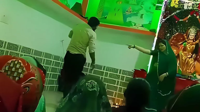 Heart Attack VIDEO: नाचता नाचता कोसळली, नवऱ्यासमोरच नवविवाहितेने सोडला जीव; मन सुन्न करणारा व्हिडीओ