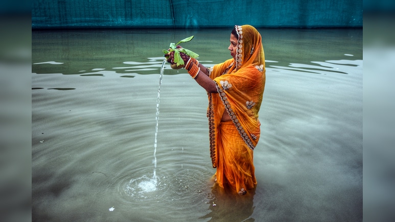 Chhath Puja 2025 : आज डूबते सूर्य को पहला अर्घ्य; जानें संध्या अर्घ्य का शुभ मुहूर्त और पूजा विधि Chhath Puja 2025 : आज डूबते सूर्य को पहला अर्घ्य; जानें संध्या अर्घ्य का शुभ मुहूर्त और पूजा विधि