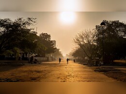 रिपोर्ट में हुआ खुलासा: गर्मी और जलवायु परिवर्तन से हर साल तकरीबन 5.5 लाख लोगों की हो रही मौत रिपोर्ट में हुआ खुलासा: गर्मी और जलवायु परिवर्तन से हर साल तकरीबन 5.5 लाख लोगों की हो रही मौत