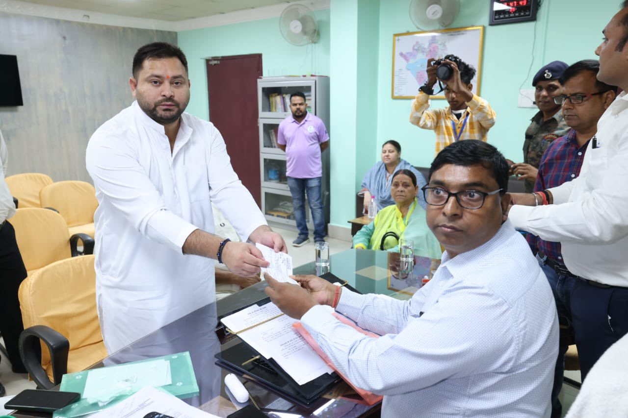 इटैली की पिस्‍टल के शौकीन तेजस्‍वी करोड़ों के मालिक... हलफनामे से पता चला कुल कितनी दौलत के हैं मालिक 