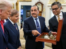 Pak Army Chief Branded 'Salesman' After Rare Earth Pic With Trump Goes Viral Pak Army Chief Branded 'Salesman' After Rare Earth Pic With Trump Goes Viral