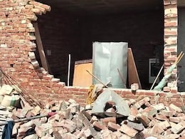 अब उत्तर प्रदेश के एक और शहर में पटाखों से धमाका, दीवारें तक उड़ गईं अब उत्तर प्रदेश के एक और शहर में पटाखों से धमाका, दीवारें तक उड़ गईं