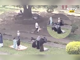 Pune News: शनिवार वाड्यात नमाज पठण! ट्वीटमुळे ट्वीस्ट, त्या व्हिडीओ मागचे सत्य काय? Pune News: शनिवार वाड्यात नमाज पठण! ट्वीटमुळे ट्वीस्ट, त्या व्हिडीओ मागचे सत्य काय?