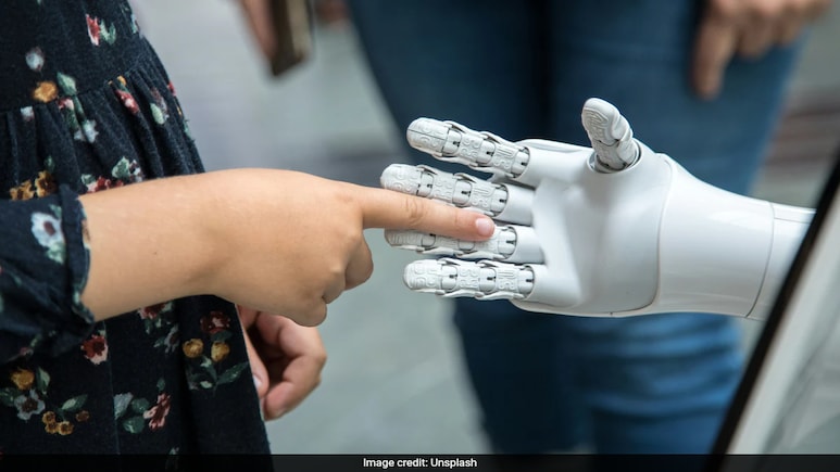Broken AI Robot Teaches One Last Word To Six-Year-Old Chinese Girl In Emotional Farewell Broken AI Robot Teaches One Last Word To Six-Year-Old Chinese Girl In Emotional Farewell