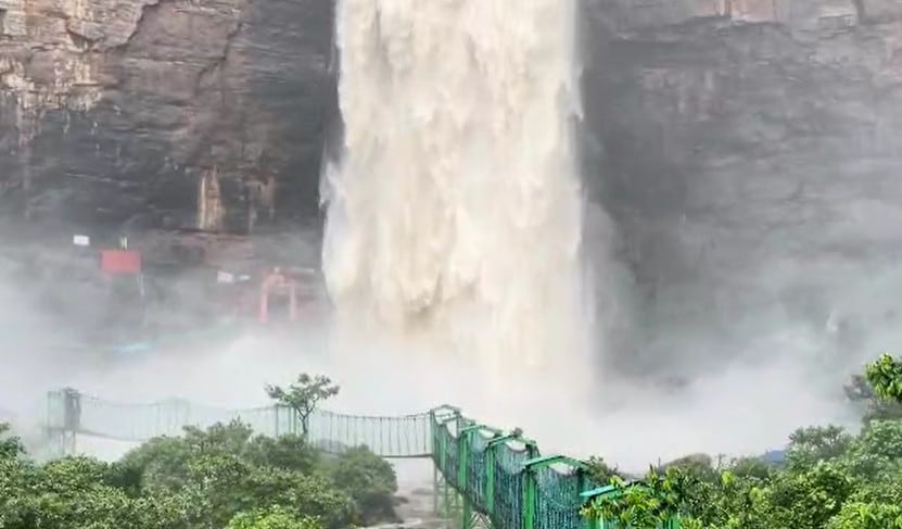 तुतला भवानी वाटर फॉल. तुतला भवानी वाटर फॉल.