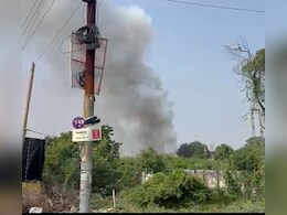 यूपी के फतेहपुर में सिगरेट से निकली चिंगारी ने पटाखों के बाजार किया खाक, आग से 3 करोड़ से अधिक का नुकसान 