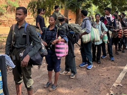 Naxalites News:  शरणागती सुरुच! छत्तीसगडमध्ये 21 नक्षलवाद्यांचे 18 शस्त्रांसह आत्मसमर्पण