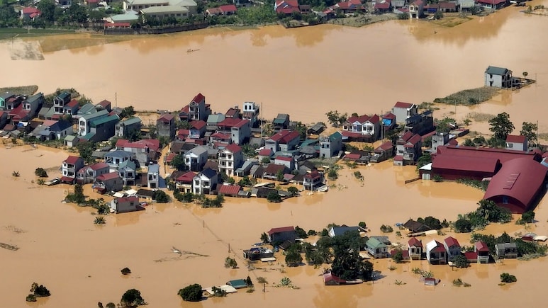 8 Dead, Thousands Stranded As Vietnam Floods Bring Rivers To 40-Year High