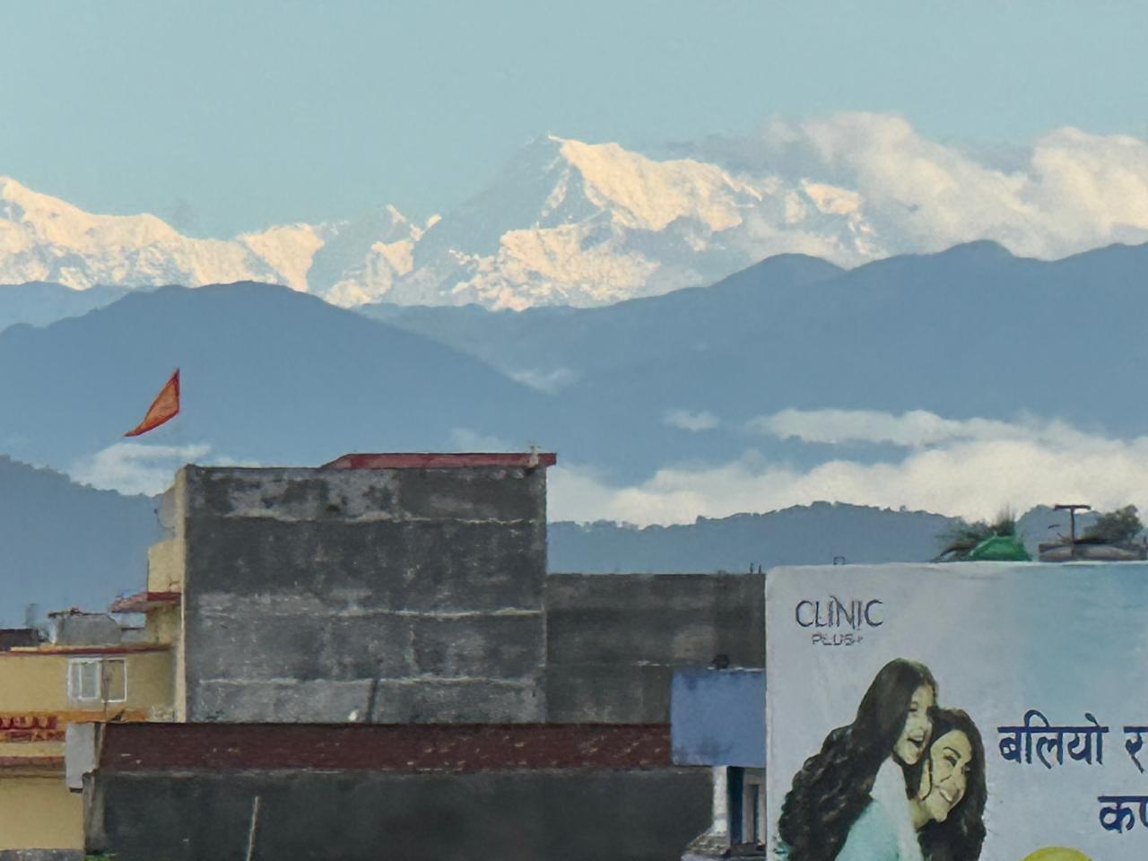 बिहार में 200 किलोमीटर पर नजर आया एवरेस्‍ट, छतों, खिड़कियों से लोगों ने किया खूबसूरती का दीदार 