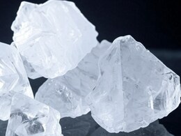 फिटकरी: दाग-धब्बों और पिंपल्स से पाएं छुटकारा, जानिए इस्तेमाल का सही तरीका फिटकरी: दाग-धब्बों और पिंपल्स से पाएं छुटकारा, जानिए इस्तेमाल का सही तरीका