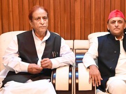 हाथ में हाथ डालकर दोस्तों की तरह मिले अखिलेश-आजम, बंद कमरे में क्या बातें हुई? हाथ में हाथ डालकर दोस्तों की तरह मिले अखिलेश-आजम, बंद कमरे में क्या बातें हुई?