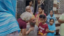 SMS अस्&zwj;पताल में पत्&zwj;नी की मौत पर रोते हुए पत&zwj;ि बोला- अब घर कैसे संभलेगा, भगवान जाने