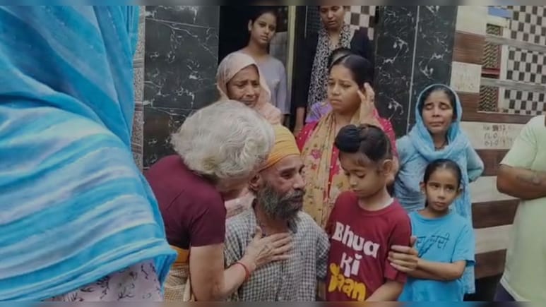 SMS अस्पताल में पत्नी की मौत पर रोते हुए पति बोला- अब घर कैसे संभलेगा, भगवान जाने SMS अस्पताल में पत्नी की मौत पर रोते हुए पति बोला- अब घर कैसे संभलेगा, भगवान जाने