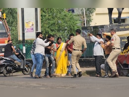 रंगे हाथ पकड़ा तो प्रेमिका के पति का मार डाला, फिर भागने की फिराक में थे दोनों लवर्स; फिल्मी स्टाइल में पकड़ा रंगे हाथ पकड़ा तो प्रेमिका के पति का मार डाला, फिर भागने की फिराक में थे दोनों लवर्स; फिल्मी स्टाइल में पकड़ा
