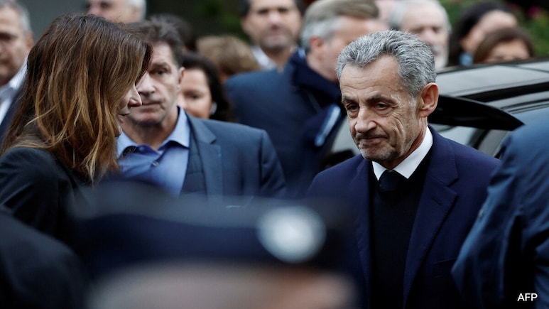 "Innocent Man Being Jailed": Ex-French President Nicolas Sarkozy Begins Prison Sentence "Innocent Man Being Jailed": Ex-French President Nicolas Sarkozy Begins Prison Sentence