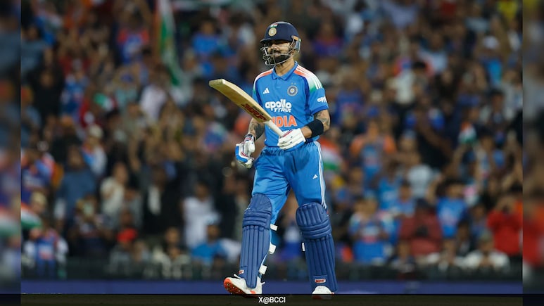 Virat Kohli: 305 वनडेमध्ये विराट कोहलीची पहिल्यांदाच दिसली 'ती' स्माईल, गावस्करांची भविष्यवाणी खरी ठरणार? Virat Kohli: 305 वनडेमध्ये विराट कोहलीची पहिल्यांदाच दिसली 'ती' स्माईल, गावस्करांची भविष्यवाणी खरी ठरणार?