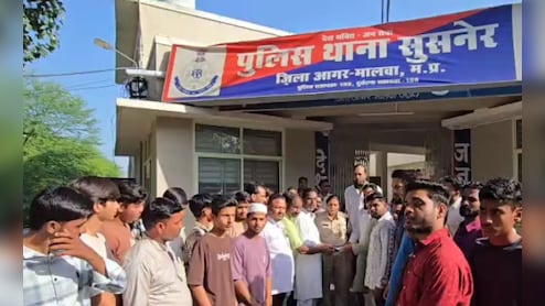 कर्मचारी को आया हार्ट अटैक, मालिक मदद करने की बजाय मोबाइल चलाता रहा, घटना CCTV में कैद