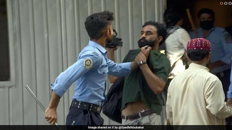 Video: Pakistan Police Raid Islamabad Press Club Amid PoK Protest Video: Pakistan Police Raid Islamabad Press Club Amid PoK Protest