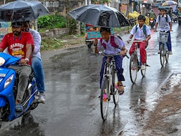 मोंथा का कहर! UP के 17 जिलों में आज झमाझम बारिश, बिहार के 20 जिलों में भी अलर्ट, जानें दिल्ली का हाल मोंथा का कहर! UP के 17 जिलों में आज झमाझम बारिश, बिहार के 20 जिलों में भी अलर्ट, जानें दिल्ली का हाल