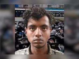 बस में भी सुरक्षित नहीं महिलाएं! कंडक्टर ने बंधक बनाकर किया रेप, पुलिस ने आरोपी को मौके से दबोचा  बस में भी सुरक्षित नहीं महिलाएं! कंडक्टर ने बंधक बनाकर किया रेप, पुलिस ने आरोपी को मौके से दबोचा