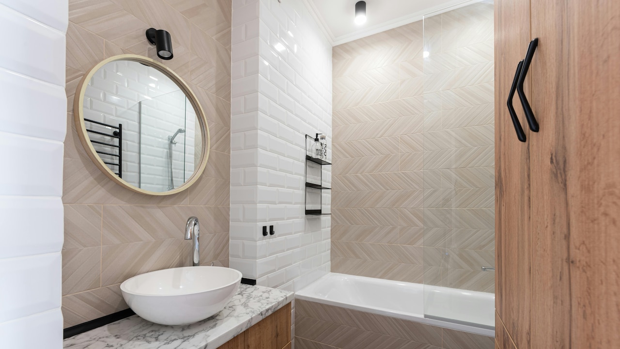 Pair the mirror with accessories to achieve an aesthetic look
