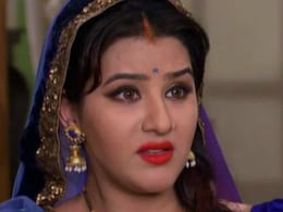 टीवी की दुनिया में शिल्पा शिंदे करेंगी महाधमाल, 'भाभी जी घर पर हैं' में अंगूरी भाभी बनकर करेंगी वापसी टीवी की दुनिया में शिल्पा शिंदे करेंगी महाधमाल, 'भाभी जी घर पर हैं' में अंगूरी भाभी बनकर करेंगी वापसी