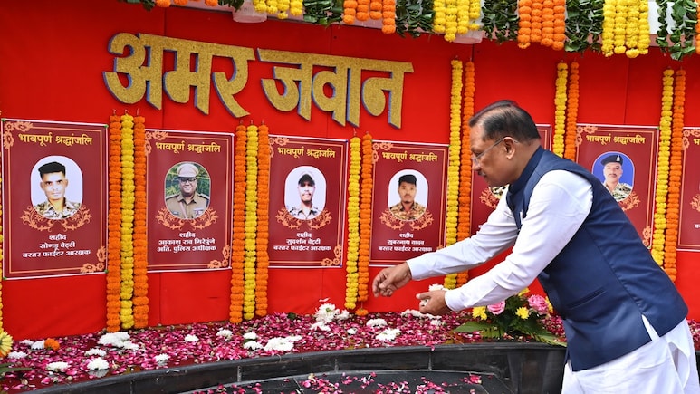 Police Commemoration Day 2025: पुलिस के शहीद वीर जवानों को नमन; CM साय व राज्यपाल डेका ने नक्सलवाद पर ये कहा Police Commemoration Day 2025: पुलिस के शहीद वीर जवानों को नमन; CM साय व राज्यपाल डेका ने नक्सलवाद पर ये कहा