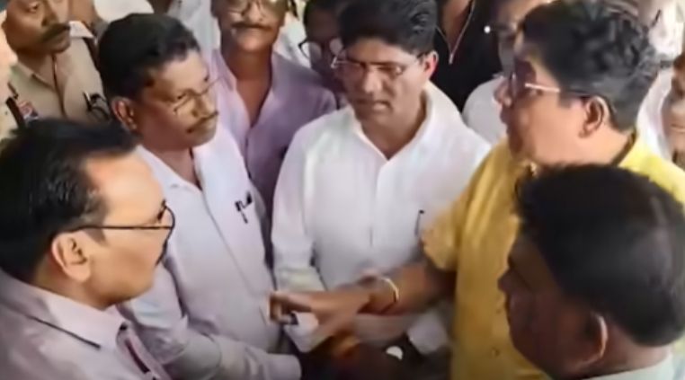 'तुम्हारा भी परिवार...' पूर्व सीएम बघेल के OSD ने सीएमओ को धमकाया, भाजपा भड़की; क्यों छिड़ी सियासी जंग