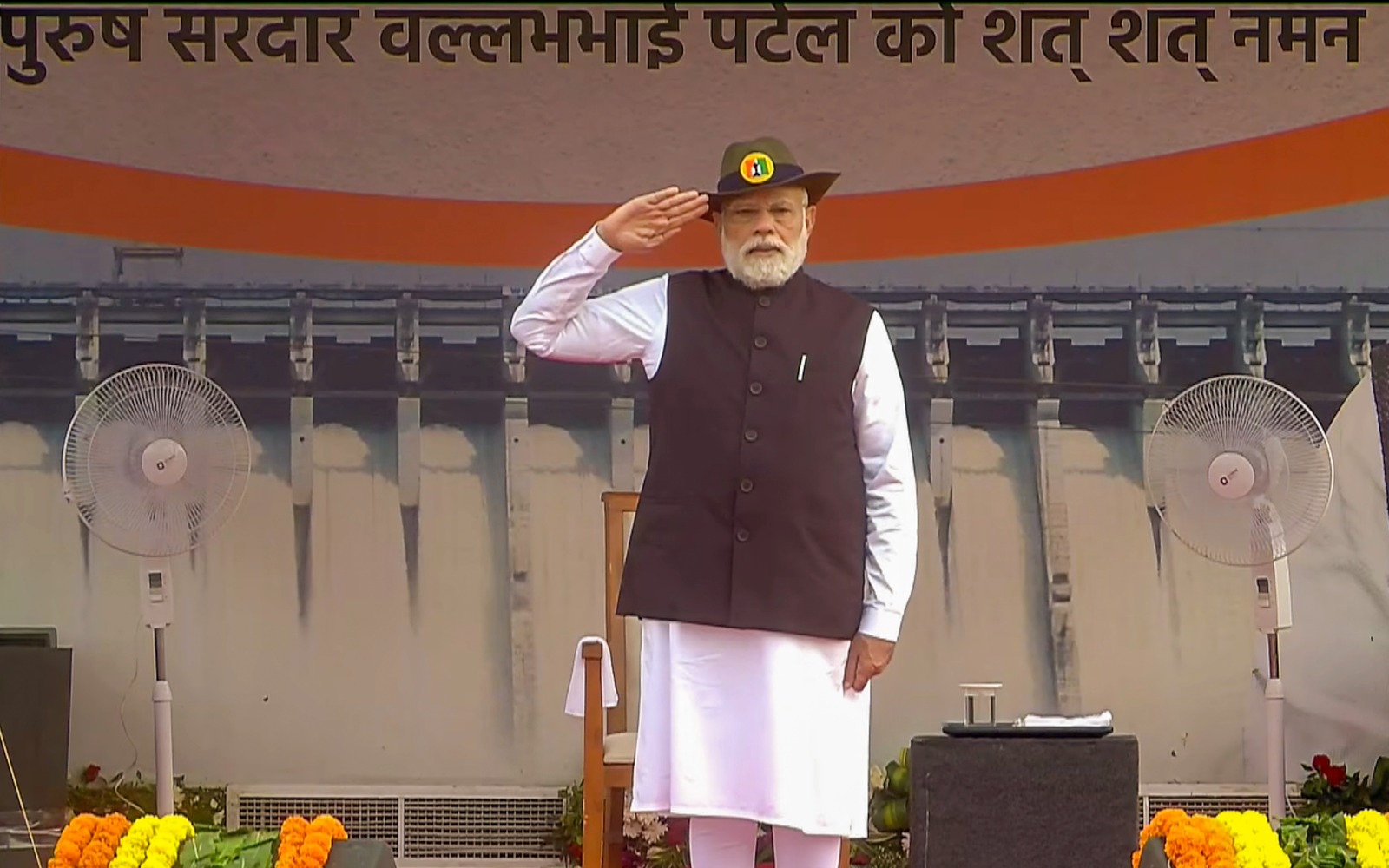 सरदार पटेल की जयंती पर पीएम मोदी ने देश को दिलाई एकता की शपथ, केवड़िया में हुई परेड