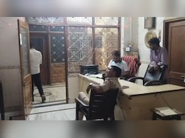 मेहंदीपुर बालाजी में रहस्यमयी तरीके से 3 नाबालिग लड़कियां लापता, श्रद्धालुओं को लगाती थीं तिलक मेहंदीपुर बालाजी में रहस्यमयी तरीके से 3 नाबालिग लड़कियां लापता, श्रद्धालुओं को लगाती थीं तिलक