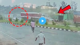 Car Accident Video: हायवेवर 'ती' एकच चूक नडली, अस्थि विसर्जनासाठी निघालेल्या एकाच कुटुंबातील 6 जणांचा मृत्यू!&nbsp;