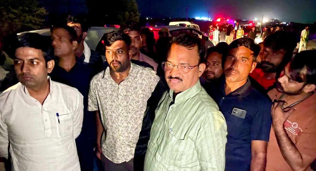 हादसे की सूचना पर पहुंचे डिप्टी सीएम प्रेमचंद बैरवा. हादसे की सूचना पर पहुंचे डिप्टी सीएम प्रेमचंद बैरवा.