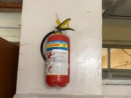 बांसवाड़ा जिला अस्पताल में मरीजों को जान का खतरा! फायर सेफ्टी सिलेंडर खाली... अधिकारी को नहीं पता