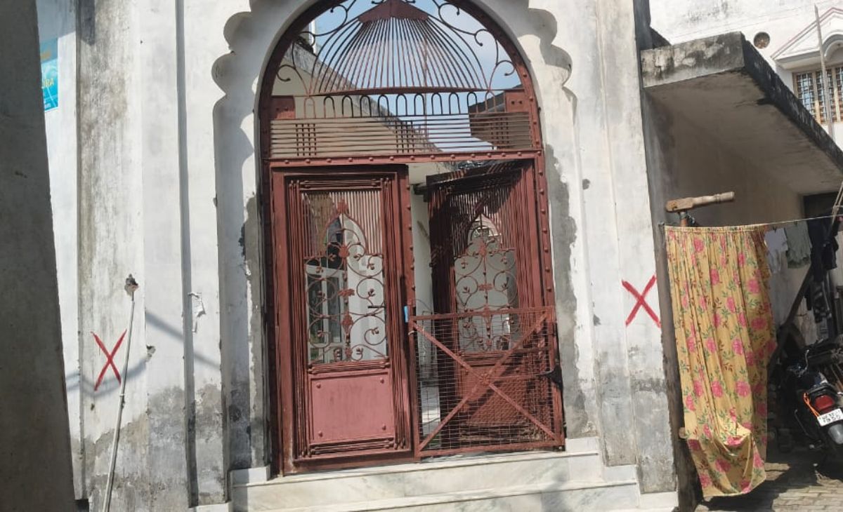 Ground Report: संभल के मकान-मस्जिदों पर 'लाल निशान' से खौफ में लोग, बुलडोजर एक्शन की आहट