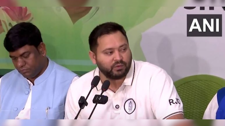 पंचायत और ग्राम पंचायत मुखिया को देंगे पेंशन, बिहार चुनाव से पहले तेजस्वी के 5 बड़े वादे पंचायत और ग्राम पंचायत मुखिया को देंगे पेंशन, बिहार चुनाव से पहले तेजस्वी के 5 बड़े वादे