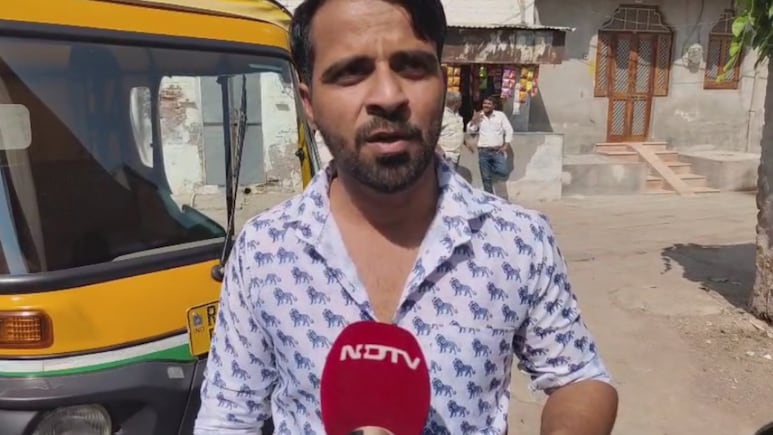 "ऑटो में हेलमेट कैसे पहनूं?", इस अजीबोगरीब चालान की वजह से बीकानेर पुलिस की फजीहत "ऑटो में हेलमेट कैसे पहनूं?", इस अजीबोगरीब चालान की वजह से बीकानेर पुलिस की फजीहत