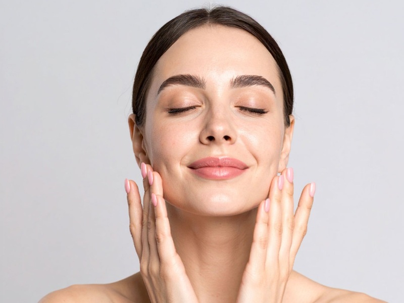 किचन में मौजूद ये चीजें लाती है त्वचा पर गहरा निखार, जानिए Glowing Skin के आयुर्वेदिक सीक्रेट्स