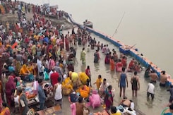Bhai Dooj Celebrated In Prayagraj With Siblings Taking Holy Dip In Yamuna Bhai Dooj Celebrated In Prayagraj With Siblings Taking Holy Dip In Yamuna