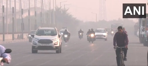 Delhi&#039;s Air Quality Remains &quot;Very Poor&quot;, Light Rain Expected Today