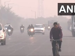 Delhi's Air Quality Remains "Very Poor", Light Rain Expected Today Delhi's Air Quality Remains "Very Poor", Light Rain Expected Today