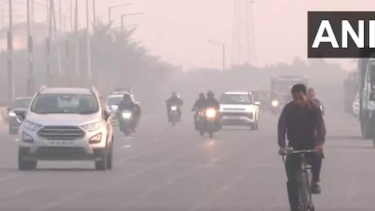 Delhi's Air Quality Remains "Very Poor", Light Rain Expected Today Delhi's Air Quality Remains "Very Poor", Light Rain Expected Today