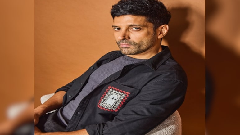 फरहान अख्तर से हुई धोखाधड़ी, पेट्रोल भरवाने के बहाने ड्राइवर ने निकाला 12 लाख कैश- पढ़ें डिटेल्स