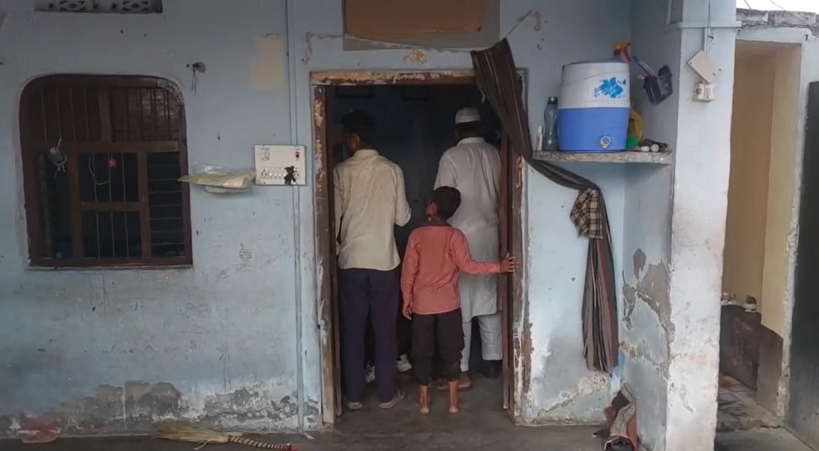 तालीम देने की ये कैसी सजा! बागपत मस्जिद में हथौड़े से पीट-पीटकर मुफ़्ती की पत्नी और 2 बेटियों की हत्‍या